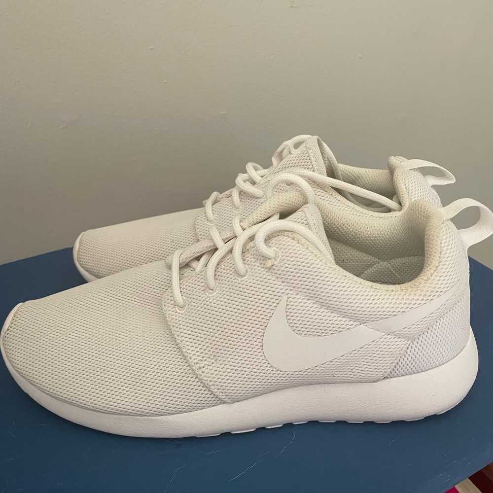 Nikes women